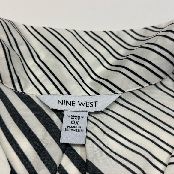 Nine West Black and White Diagonal Striped Sleeveless Workwear Blouse Plus 0XL - Picture 4 of 7